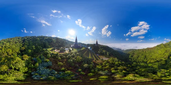 Panorama aéreo del Parque Nacional Doi Inthanon, ChiangMai, Tailandia (RV completa 360 grados sin costura esférica ) — Foto de Stock