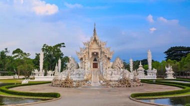 WAT Rong Khun güzel beyaz tapınak Landmark seyahat yer, Chiang Rai, Tayland 4k zaman atlamalı (uzaklaştırmak)