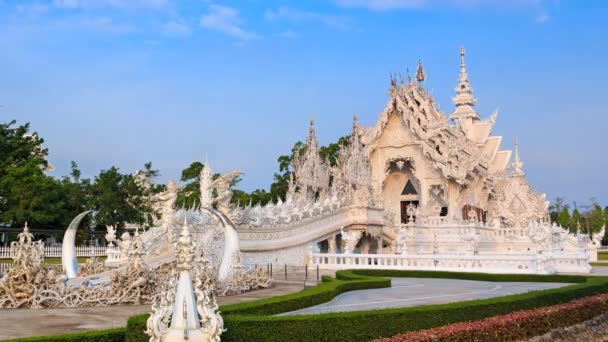Wat Rong Khun belo templo branco marco lugar de viagem de Chiang Rai, Tailândia 4K Time Lapse — Vídeo de Stock