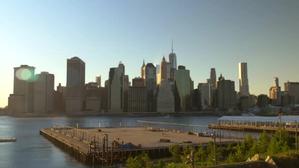 Le coucher du soleil sur le centre de New York — Video