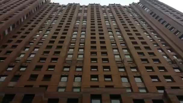 看着底特律市中心的一座大楼 — 图库视频影像