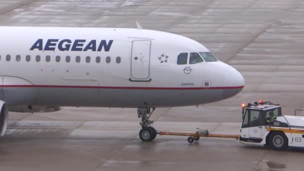 Aeronaves do mar Egeu posicionadas num aeroporto — Vídeo de Stock