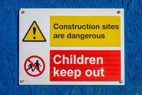 Place Budowy Niebezpieczne Dzieci Trzymać Się Znak Niebieskim Tle — Zdjęcie stockowe