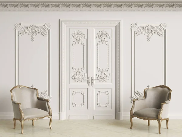 Klasický Barokní Armchais Klasickém Interiéru Zdi Wth Lišty Zdobené Římsy — Stock fotografie