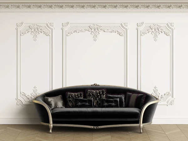 Classic Sofa Classic Interior Copy Space White Walls Mouldings Ornated — Stock Photo, Image