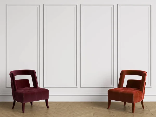 Chaises Différentes Couleurs Rouges Intérieur Classique Avec Espace Copie Murs — Photo