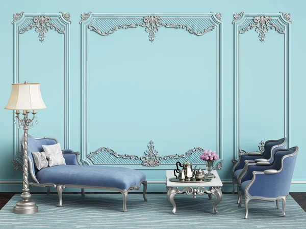 Klassieke meubelen in blauw fluweel en zilver in klassieke interieur — Stockfoto