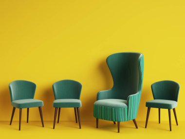 Yeşil renkli sarı ba üzerinde basit sandalyeler arasında klasik koltuk