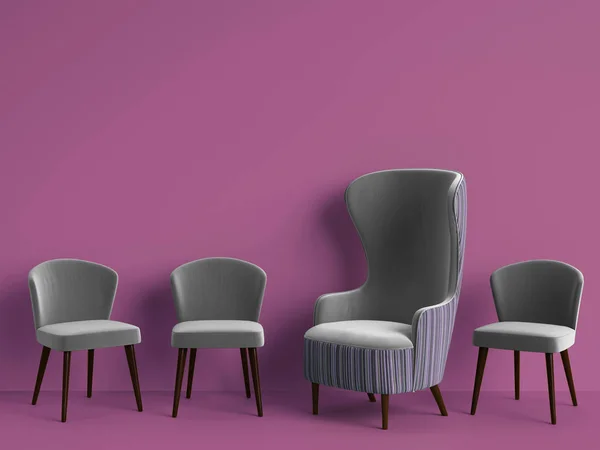 Mor bac üzerinde gri renkte basit sandalyeler arasında klasik koltuk — Stok fotoğraf