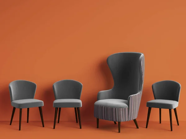 Sillón clásico entre sillas sencillas en color gris sobre bac naranja —  Fotos de Stock
