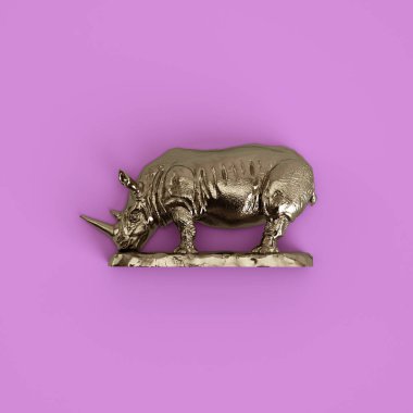 Altın rhinioceros pastel pembe heykel. 3D rende