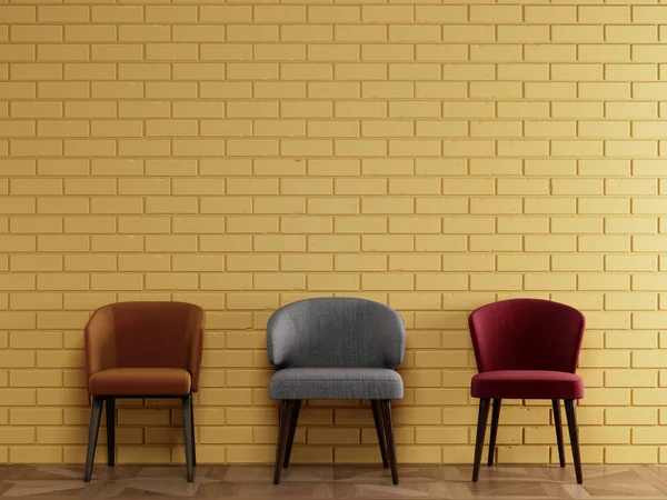 3 διαφορετικές καρέκλες σε μοντέρνο στυλ στέκεται μπροστά από το κίτρινο b — Φωτογραφία Αρχείου