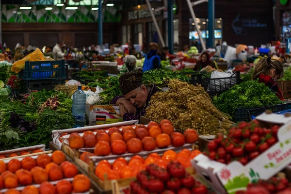 Baku Azerbaijan November 2019 Tired Woman Fruit Seller Sleeping Fruit — Stock Photo, Image