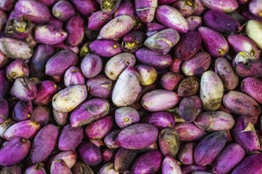 Doğu Çarşısı 'ndaki fıstıklı fıstıkların geçmişi. Taze fıstıklar kapanıyor. Bazı fındıklar açık..