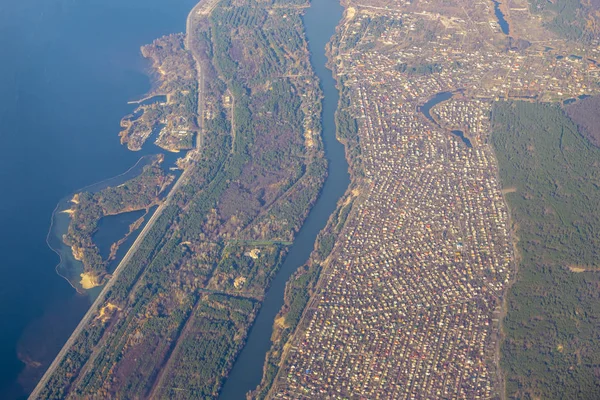 Gran Pueblo Junto Río Cerca Del Bosque Vista Aérea — Foto de Stock