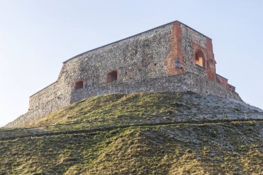 Kule istihkamının bir parçası. Gediminas Kulesi. Vilnius, Litvanya. Alt görünüm.