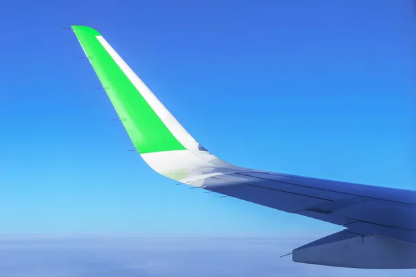 Aile Avion Avec Bande Verte Voyagez Avec Une Compagnie Aérienne — Photo