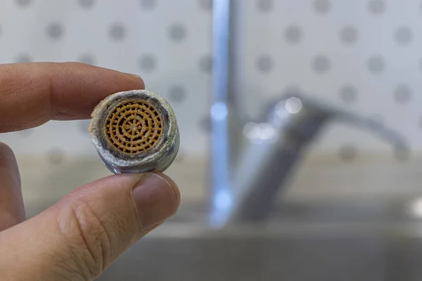 Havalandırma cihazı hazır. Arka planda Lavabo Musluğu.