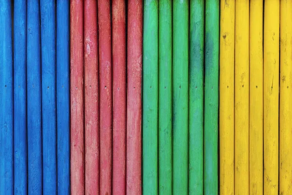 Cerca Madeira Colorida Pintada Cores Azul Vermelho Verde Amarelo — Fotografia de Stock