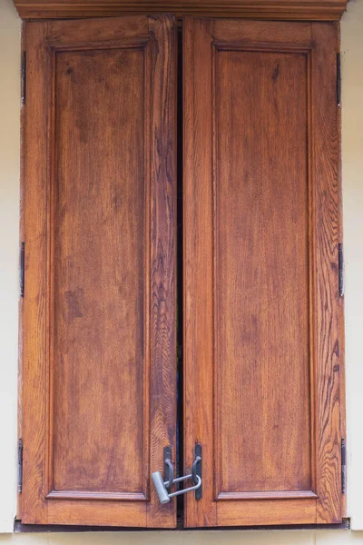 Grunge Vintage Braune Holzläden Mit Vorhängeschloss Verschlossen — Stockfoto