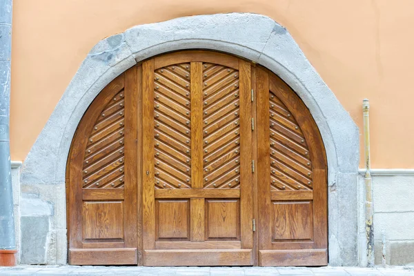 Porta Madeira Marrom Vintage Casa Antiga Uma Cidade Europeia Velha — Fotografia de Stock