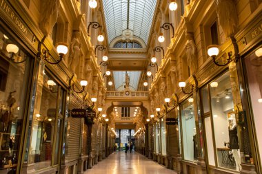 BRÜKSEL, BELGİM - 29 Aralık 2018: Galerie de la Reine, Brüksel 29 Aralık 2018.