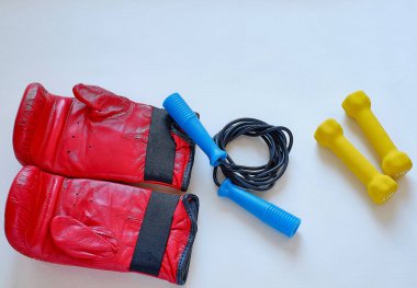 İp atlama eldiven dumbbell ve atlet boksör için