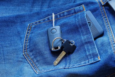 Denim stil: sadelik, kolaylık ve işlevsellik. Elbise daha uygun, güçlü ve konforlu hayal etmek zordur.