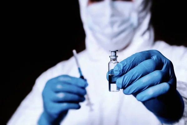 stock image Laboratory scientists are investigating a vaccine against coronavirus. Struggle against epidemics.