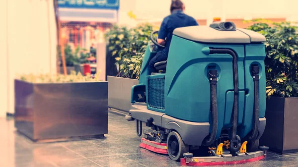 Cleaning machine for sanitation in the supermarket. Behind the wheel cleaner. — Stock Photo, Image