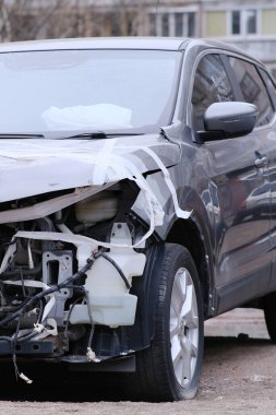 Kazadan sonraki araba. Hava yastıkları patladı. Yedek parçalar için satış