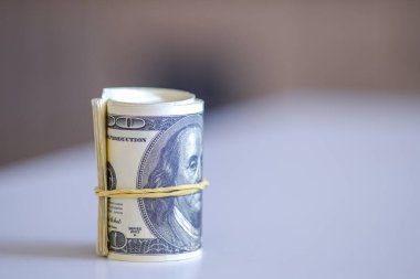 Bir tomar dolar muhasebe lastiği tarafından çalındı.