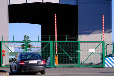 Karantina önlemleri. Sınır kapısı kapalı. Salgınla ilgili olarak, bir karantina rejimi başlatıldı. Kapılar kapalı ve hijyenik ve karantina kontrol rejimi var.