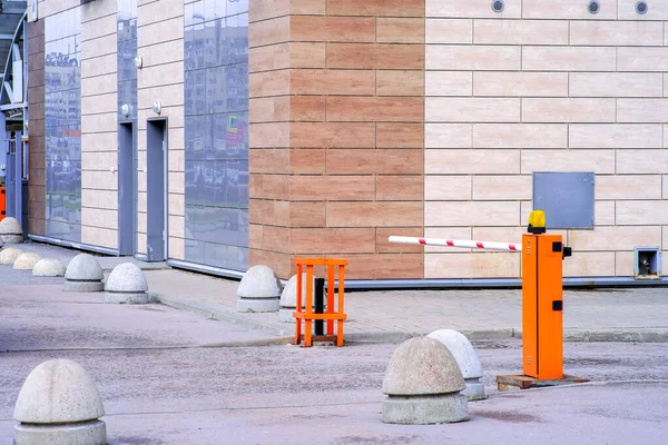 Barriere Stradali Calcestruzzo Una Barriera Pneumatica Colore Arancio Con Striscia — Foto Stock