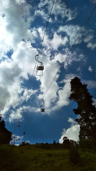 Vieux Téléphérique Contre Les Nuages — Photo