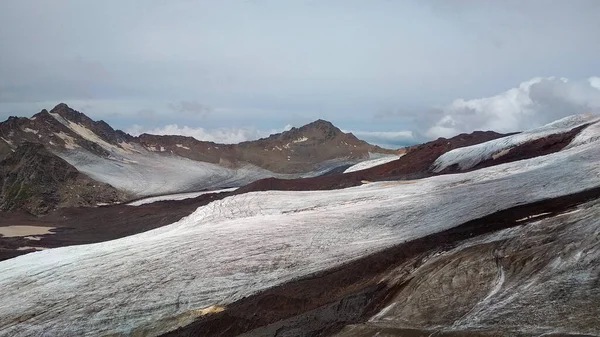 Gray Snow Lies Mountains — Stock Photo, Image