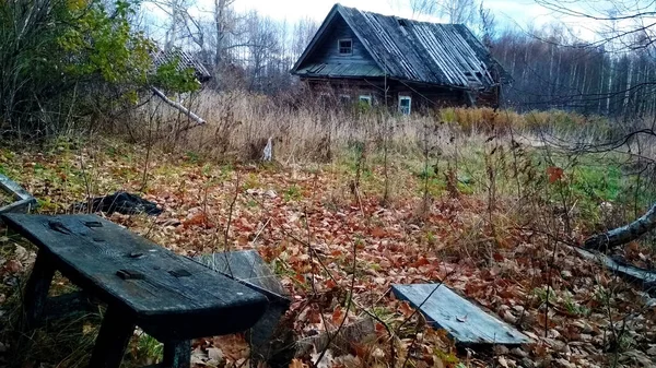 Dřevěný Starý Dům Opuštěné Vesnici — Stock fotografie