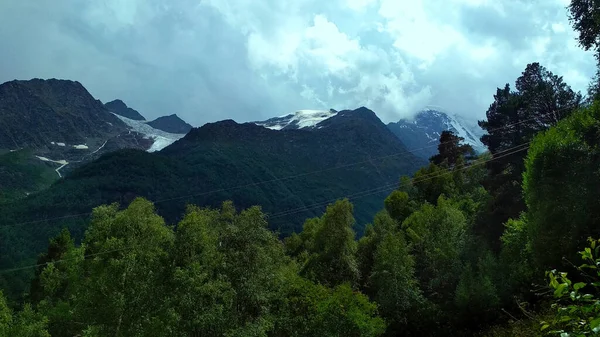 Прекрасні Зелені Кавказькі Гори — стокове фото