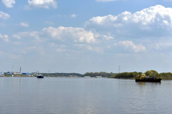 Barcos Carga Navegan Largo Del Río Volga —  Fotos de Stock