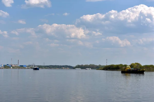 Barcos Carga Navegan Largo Del Río Volga —  Fotos de Stock