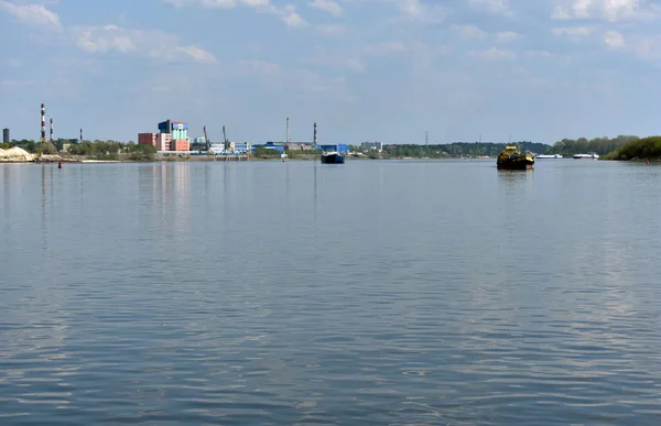 Barcos Carga Navegan Largo Del Río Volga —  Fotos de Stock