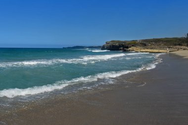 Güzel kumlu sahil. Atlantik Okyanusu. Dominik Cumhuriyeti