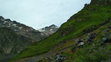 Kafkas dağlarının güzel manzarası