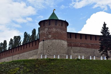 Kremlin yeşil bir tepede. Nizhny Novgorod