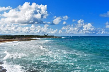 Atlantik kıyısının panoraması. Dominik Cumhuriyeti
