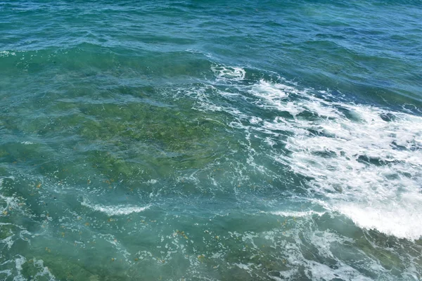 蓝色清澈的海水背景 — 图库照片