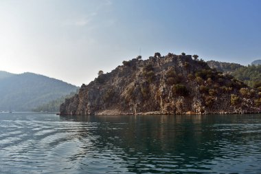 Ege kıyısındaki dağ manzarası