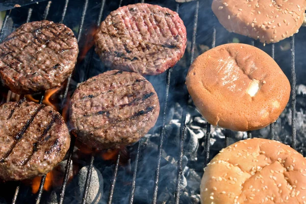 Processo Fabbricazione Hamburger Sulla Griglia — Foto Stock