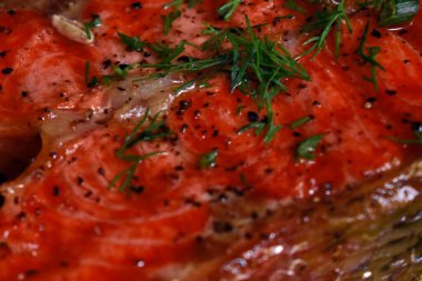 Sulu, ağız sulandıran somon balığı bifteği.