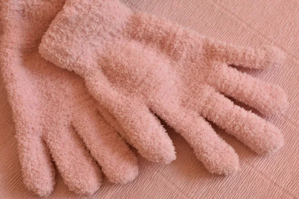 Różowe Rękawice Zimowe Różowym Tle — Zdjęcie stockowe